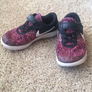 Girls nikes